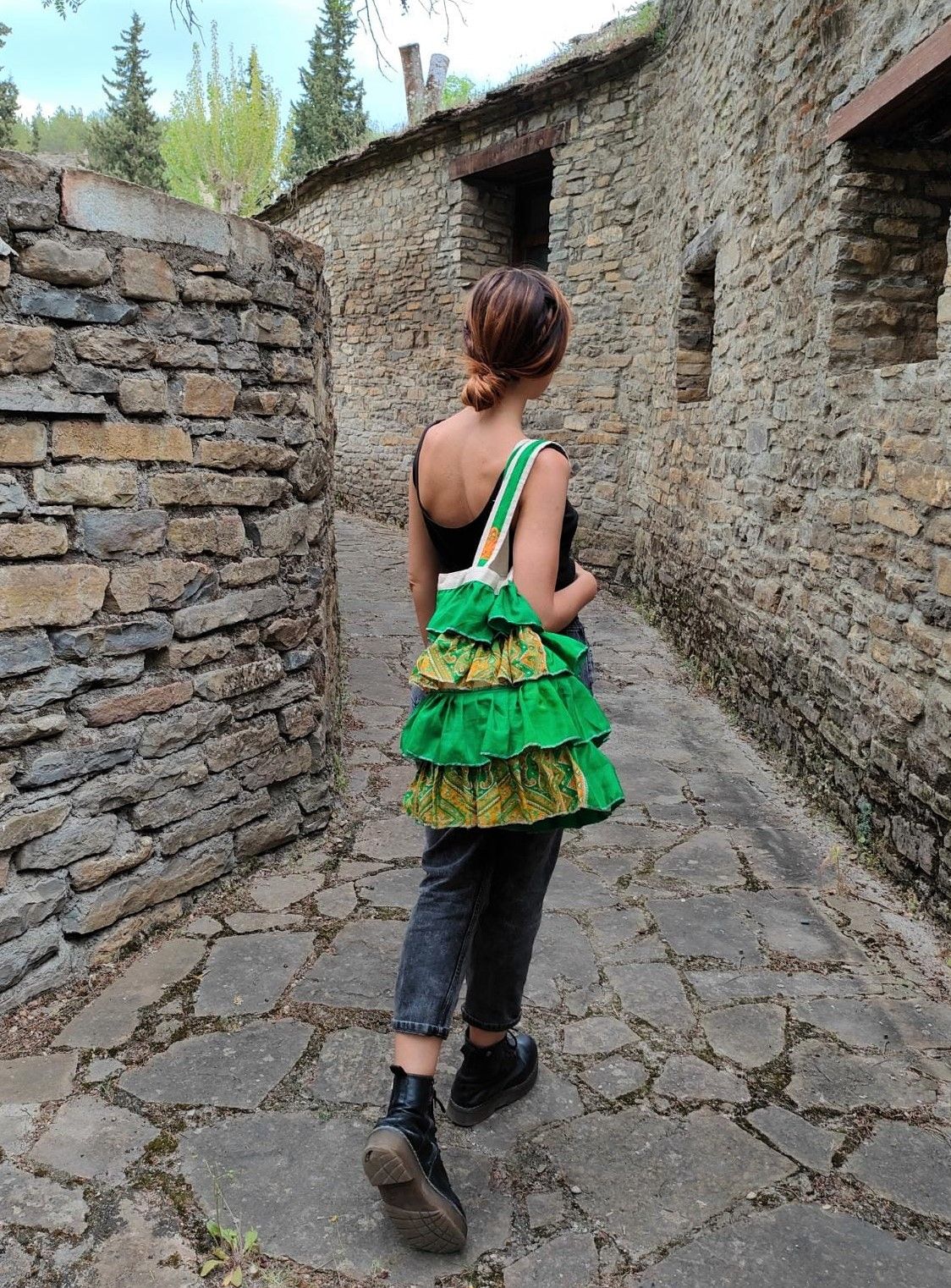 BOLSO DE VOLANTES SAREE.Solo 1 disponible en stock