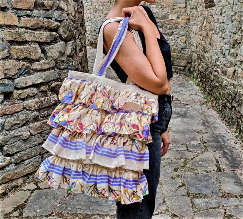 BOLSO DE VOLANTES SAREE.Solo 1 disponible en stock