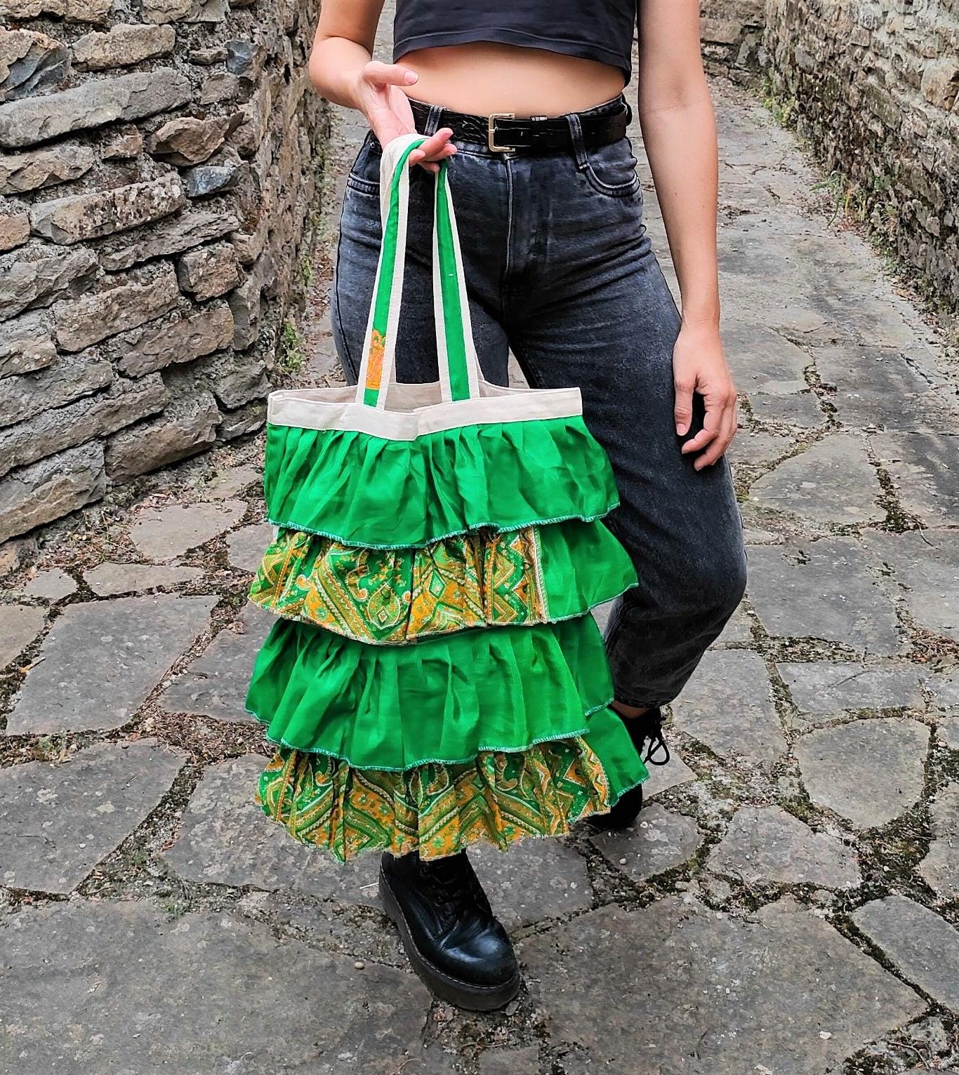 BOLSO DE VOLANTES SAREE.Solo 1 disponible en stock